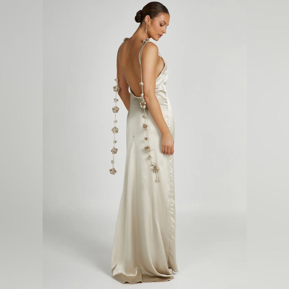Elenora Rose Gown - Champagne
Size: S